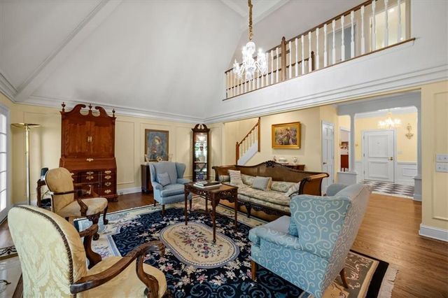 4 Le Mans Court, Prairie Village, KS 66208