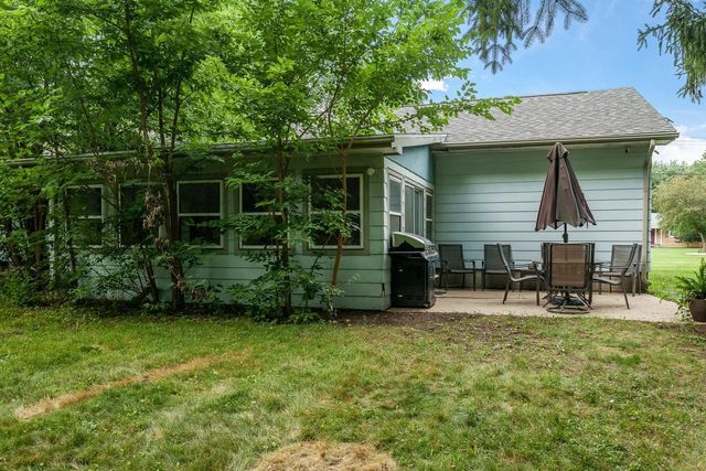 2530 Sunset Drive, Beloit, WI 53511