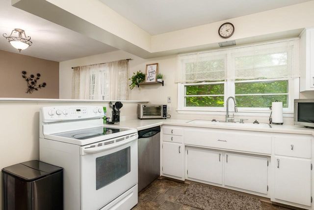 2530 Sunset Drive, Beloit, WI 53511