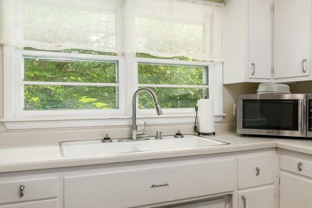 2530 Sunset Drive, Beloit, WI 53511