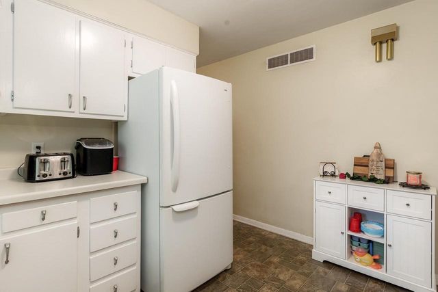 2530 Sunset Drive, Beloit, WI 53511