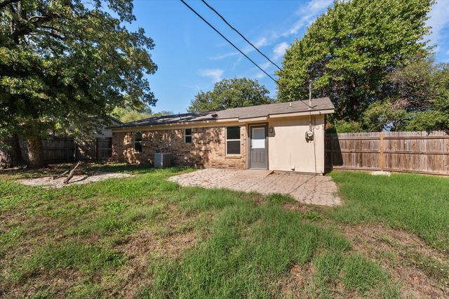 5701 Guildwood Drive, Arlington, TX 76017