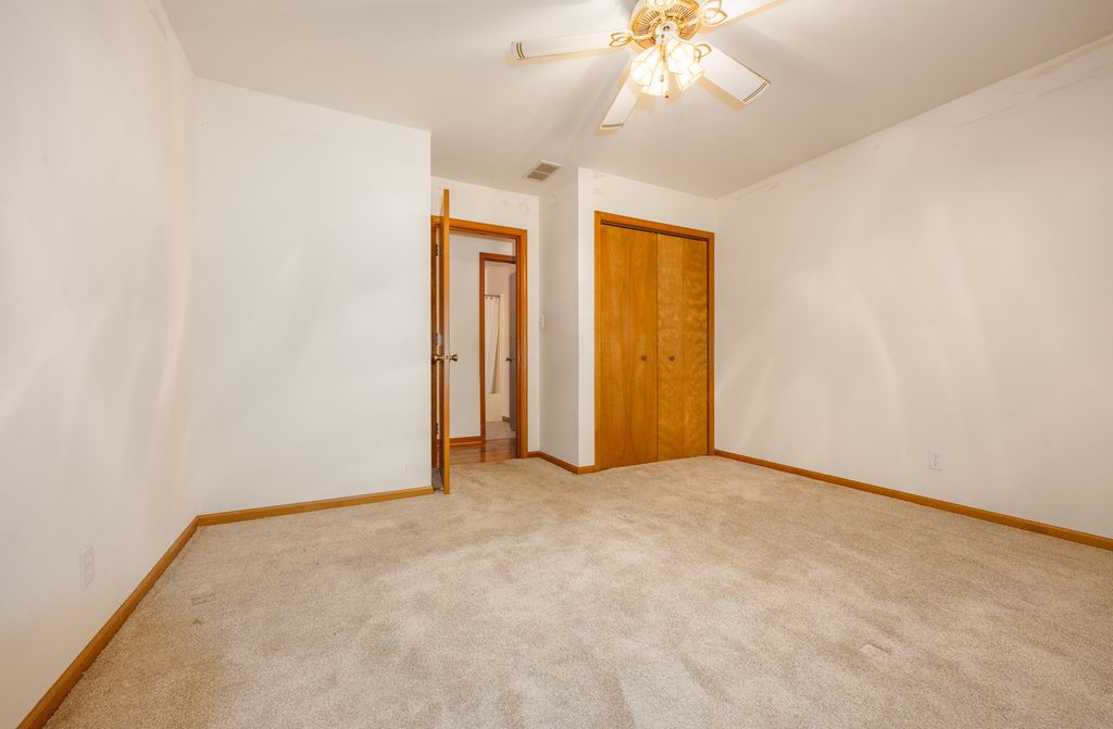 Image 14 of property listing at 4685 Keller Road, Iuka, IL 62849