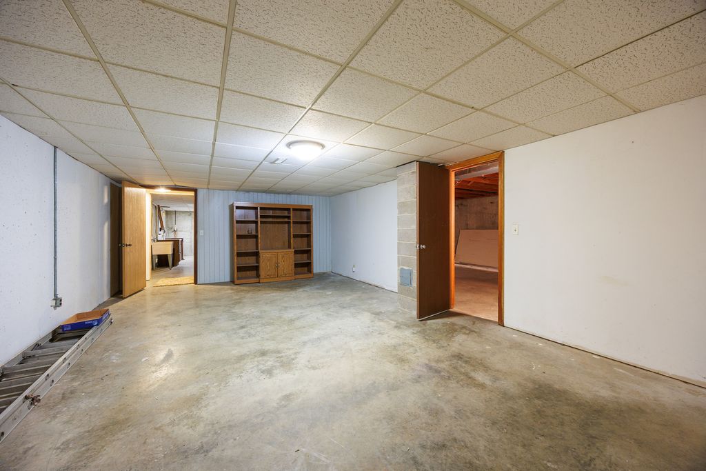 Image 17 of property listing at 4685 Keller Road, Iuka, IL 62849