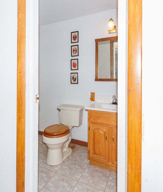 Image 21 of property listing at 4685 Keller Road, Iuka, IL 62849