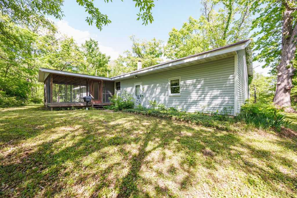 Image 22 of property listing at 4685 Keller Road, Iuka, IL 62849