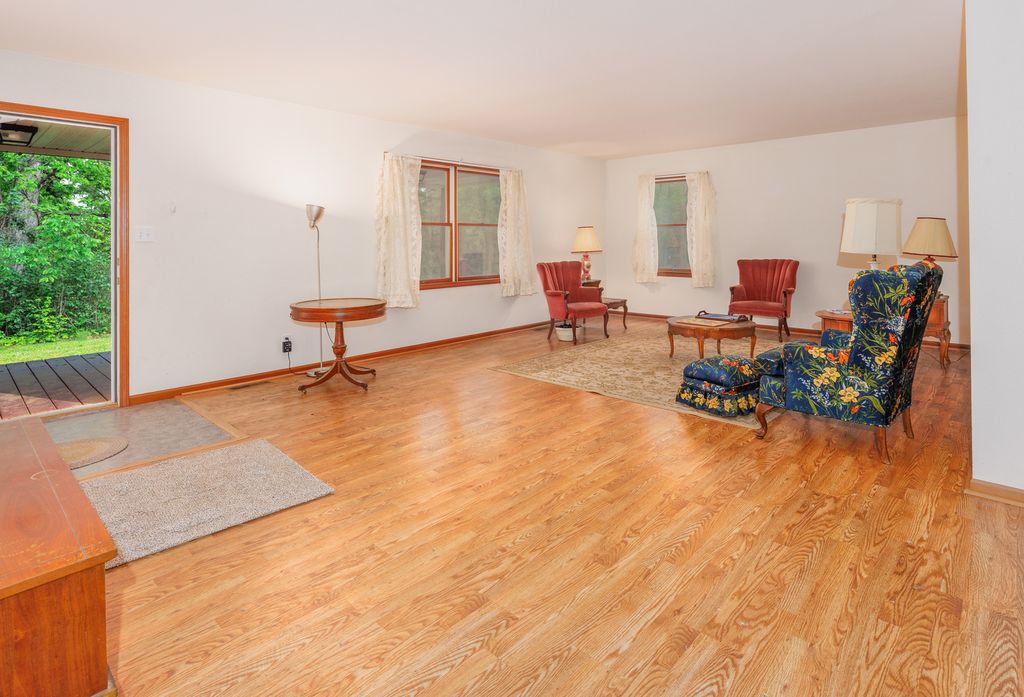 Image 7 of property listing at 4685 Keller Road, Iuka, IL 62849