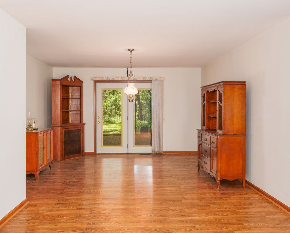 Image 8 of property listing at 4685 Keller Road, Iuka, IL 62849
