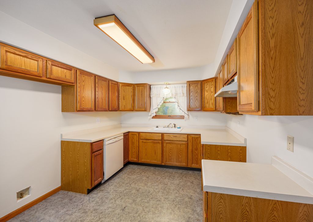 Image 9 of property listing at 4685 Keller Road, Iuka, IL 62849