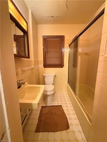 504 Eisenhower CIR, Portsmouth, VA 23701