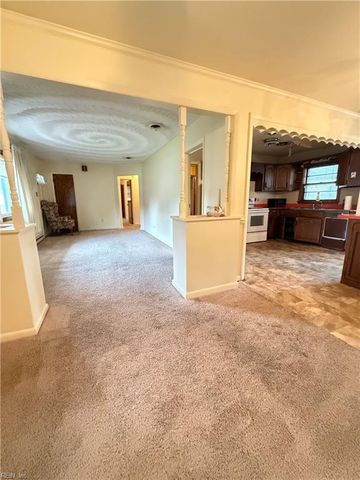 504 Eisenhower CIR, Portsmouth, VA 23701