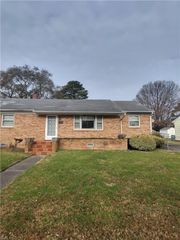 504 Eisenhower CIR, Portsmouth, VA 23701