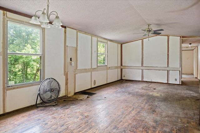 2900 Jack Branch Rd, Waverly, TN 37185