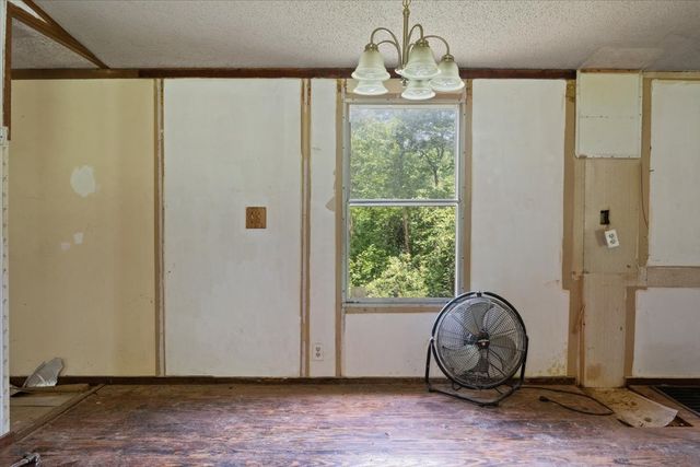 2900 Jack Branch Rd, Waverly, TN 37185
