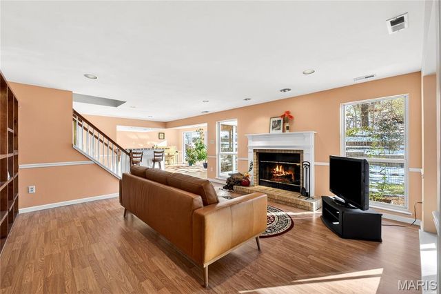 412 Stryker Court, Ballwin, MO 63021