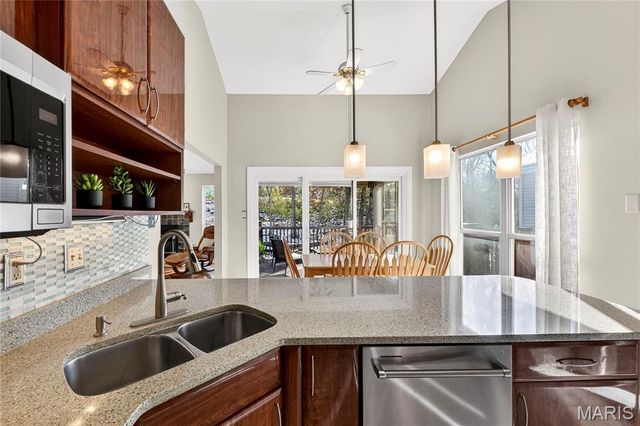 412 Stryker Court, Ballwin, MO 63021