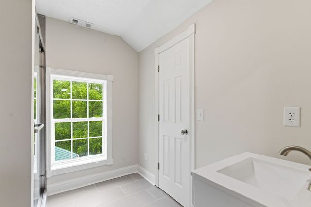 305 S Irwin St, Manchester, TN 37355