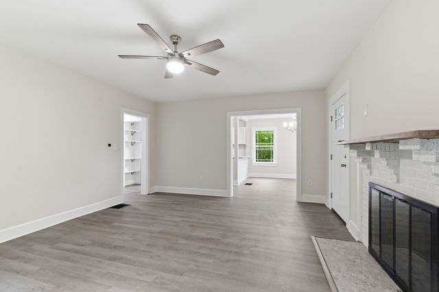 305 S Irwin St, Manchester, TN 37355
