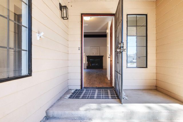 909 Barnett Way, Madera, CA 93637