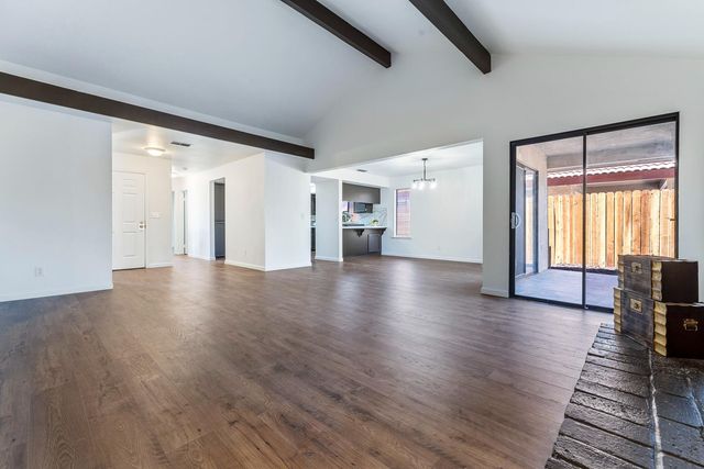 909 Barnett Way, Madera, CA 93637