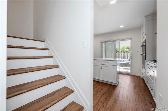 95 Aspen Drive E, Woodbury, NY 11797