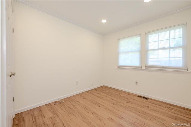 95 Aspen Drive E, Woodbury, NY 11797