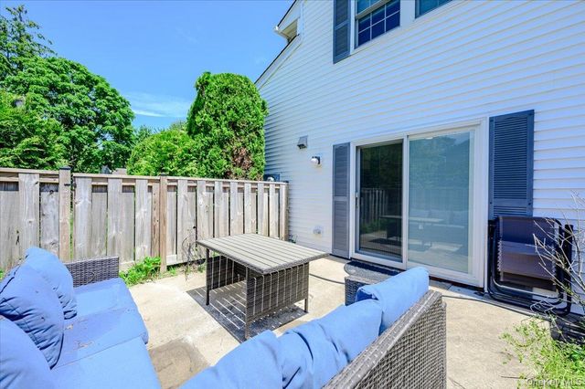 95 Aspen Drive E, Woodbury, NY 11797