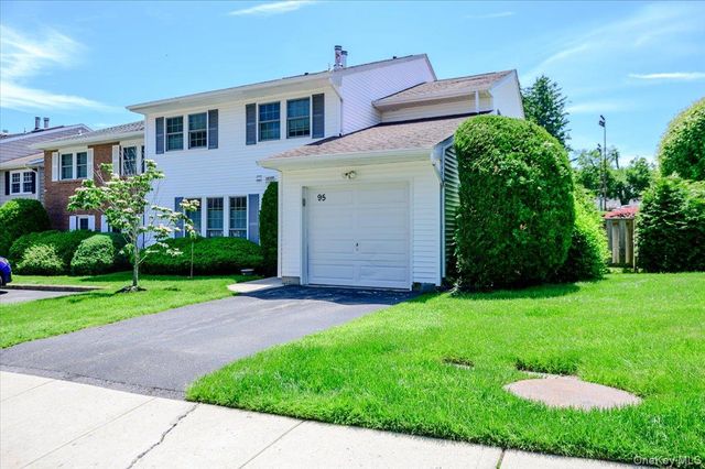 95 Aspen Drive E, Woodbury, NY 11797