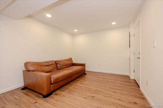 95 Aspen Drive E, Woodbury, NY 11797