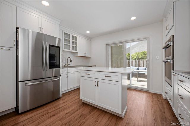 95 Aspen Drive E, Woodbury, NY 11797