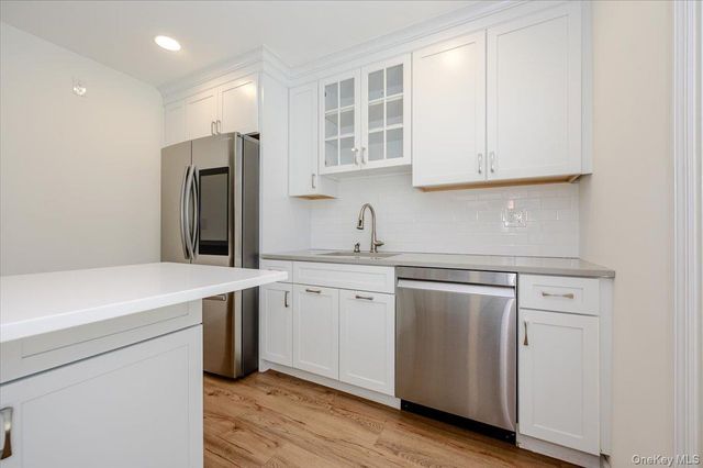 95 Aspen Drive E, Woodbury, NY 11797