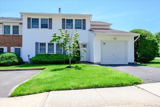 95 Aspen Drive E, Woodbury, NY 11797