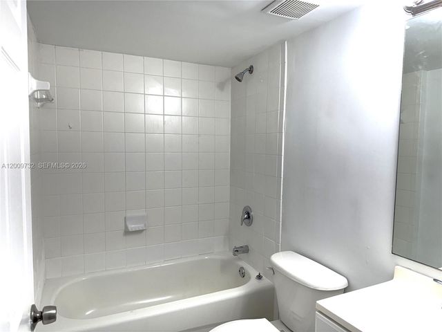 1260 SE 28th Ct 104, Homestead, FL 33035