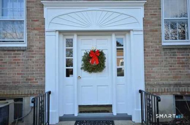 62 Heritage Hill Road APT C, New Canaan, CT 06840