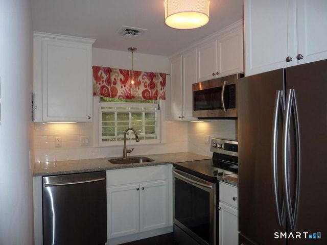 62 Heritage Hill Road APT C, New Canaan, CT 06840