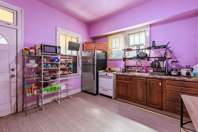 8119 S Escanaba Avenue, Chicago, IL 60617