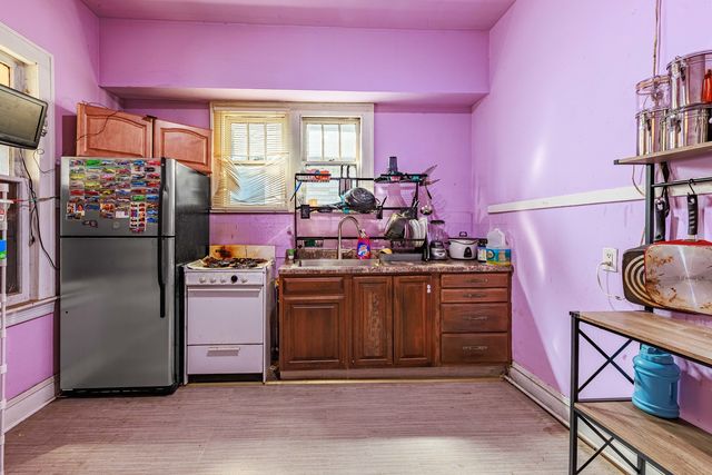 8119 S Escanaba Avenue, Chicago, IL 60617