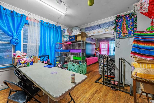 8119 S Escanaba Avenue, Chicago, IL 60617