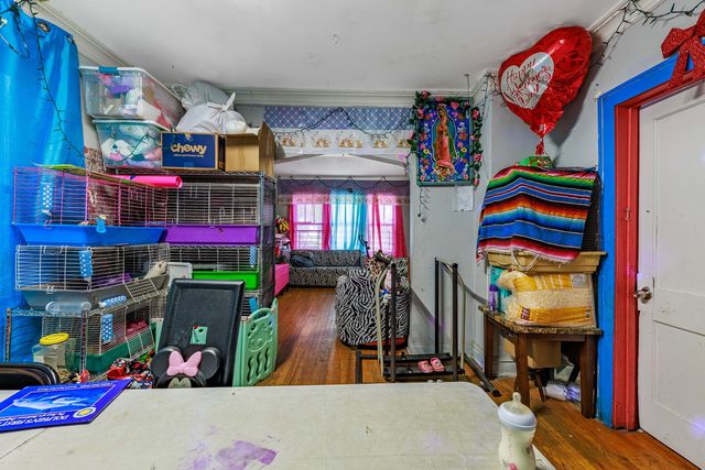 8119 S Escanaba Avenue, Chicago, IL 60617