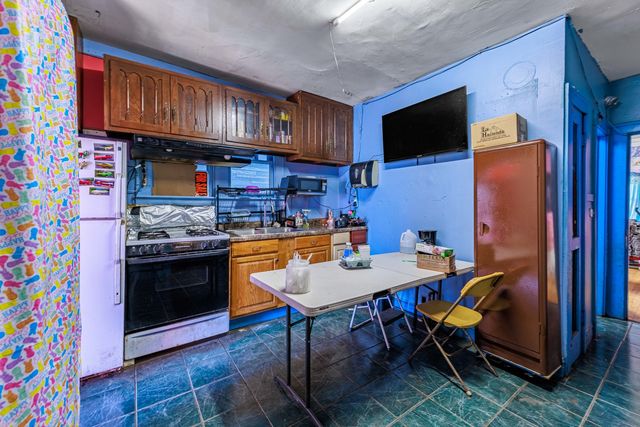 8119 S Escanaba Avenue, Chicago, IL 60617