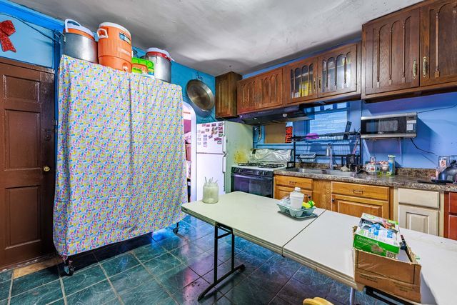 8119 S Escanaba Avenue, Chicago, IL 60617