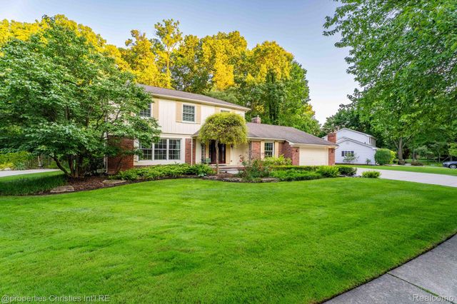 2593 Hounds Chase Drive, Troy, MI 48098