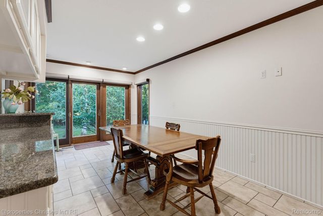 2593 Hounds Chase Drive, Troy, MI 48098