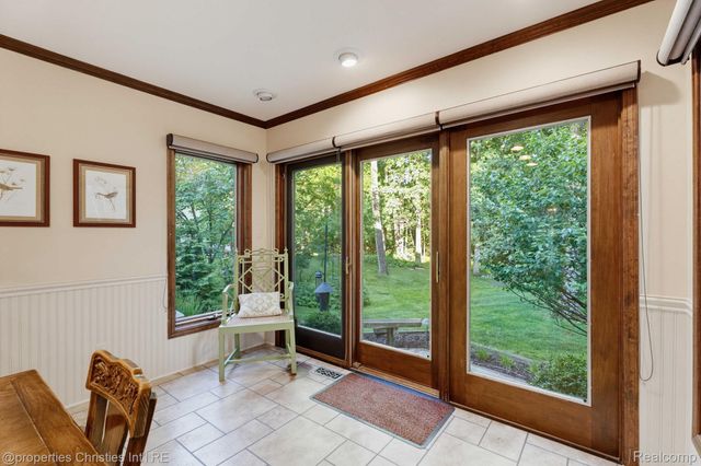 2593 Hounds Chase Drive, Troy, MI 48098