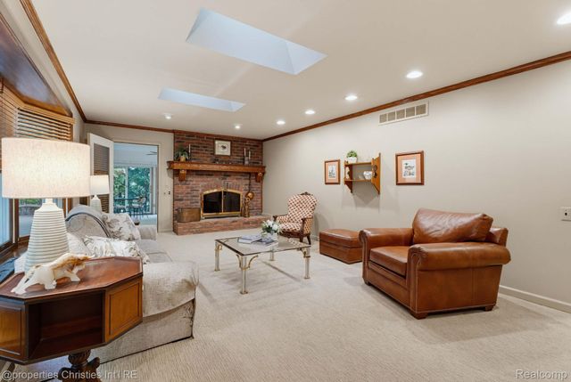 2593 Hounds Chase Drive, Troy, MI 48098
