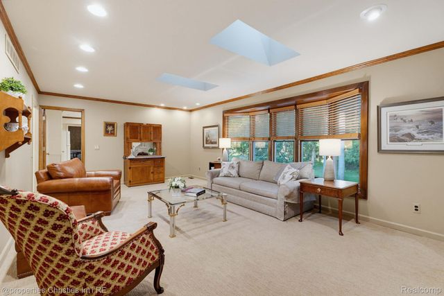 2593 Hounds Chase Drive, Troy, MI 48098