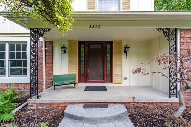 2593 Hounds Chase Drive, Troy, MI 48098