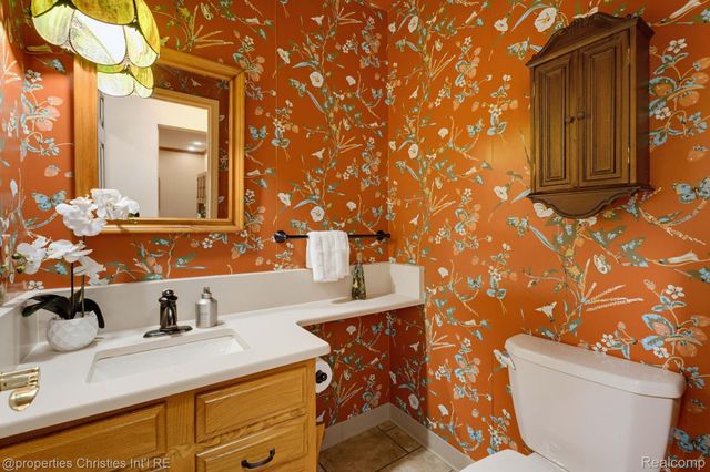 2593 Hounds Chase Drive, Troy, MI 48098