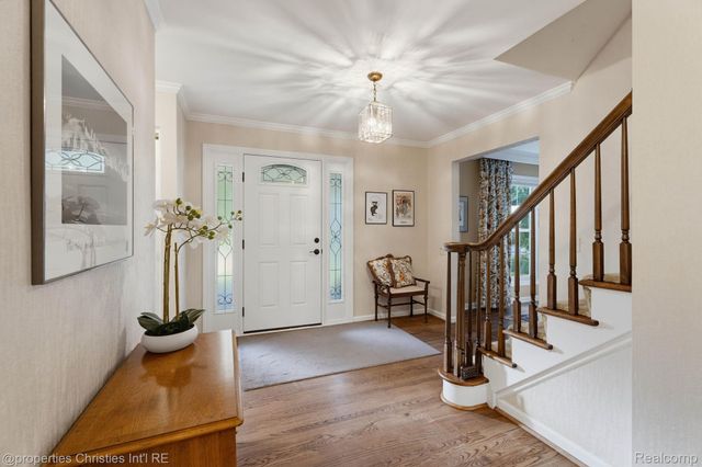2593 Hounds Chase Drive, Troy, MI 48098