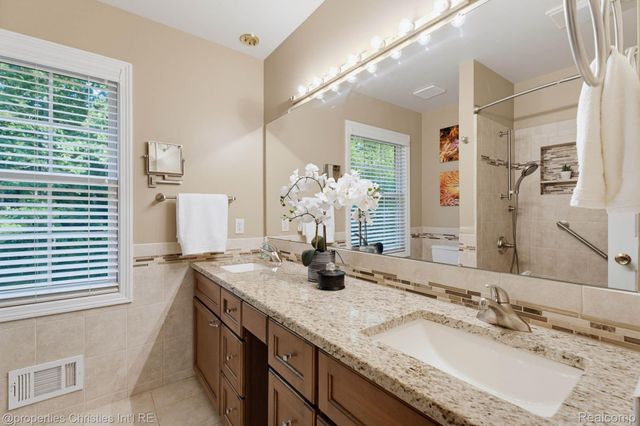 2593 Hounds Chase Drive, Troy, MI 48098